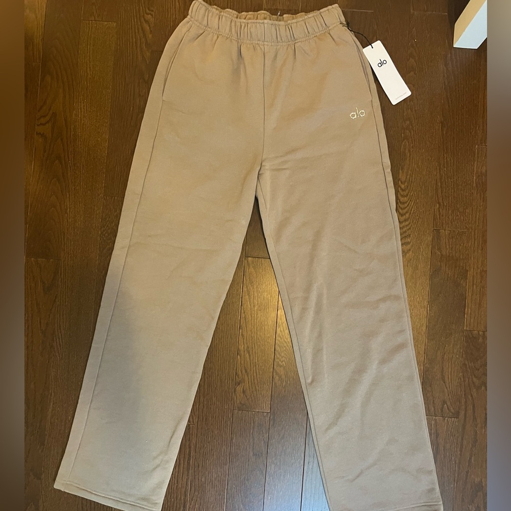 alo yoga gravel accolade straight leg sweatpants